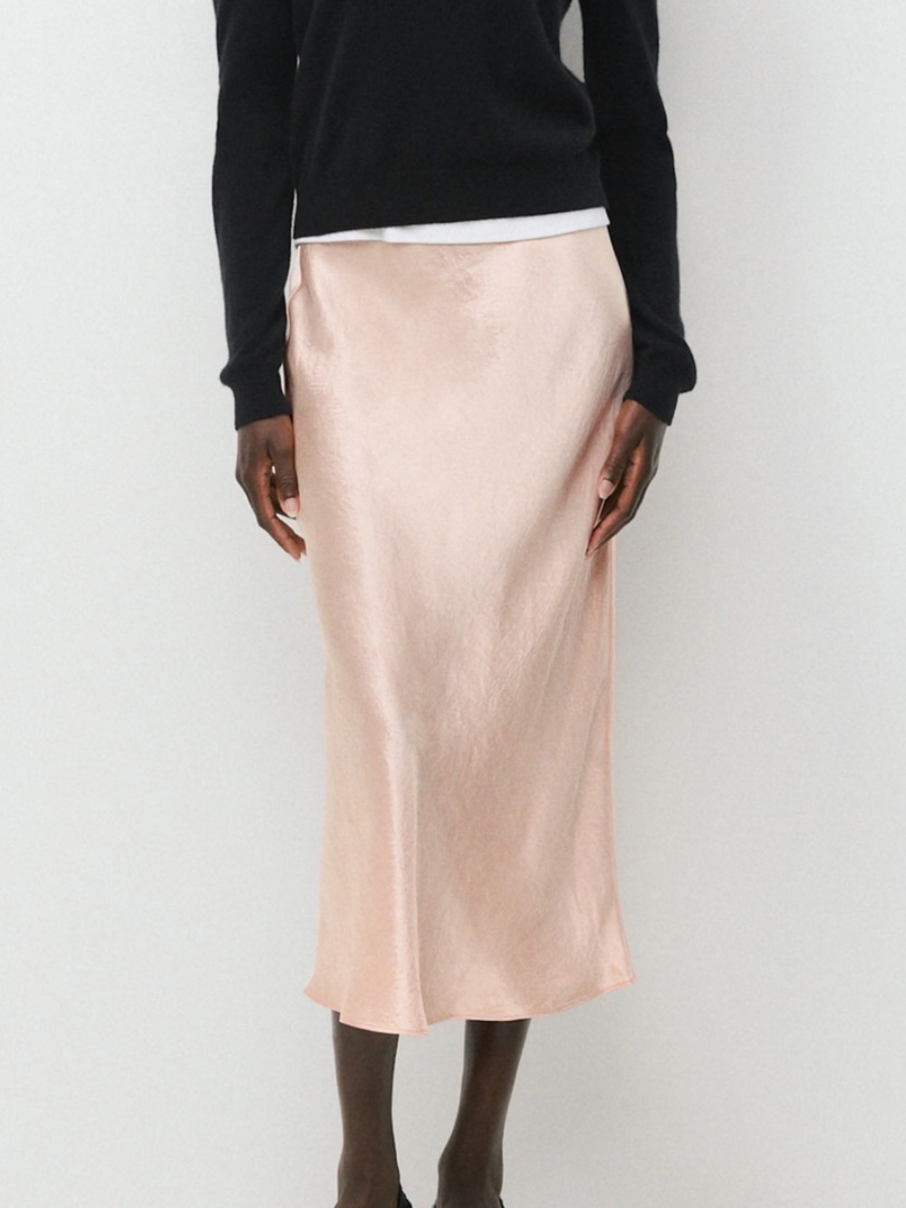 Aritzia Babaton Blush Satin Midi Slip Skirt
Women’s 8